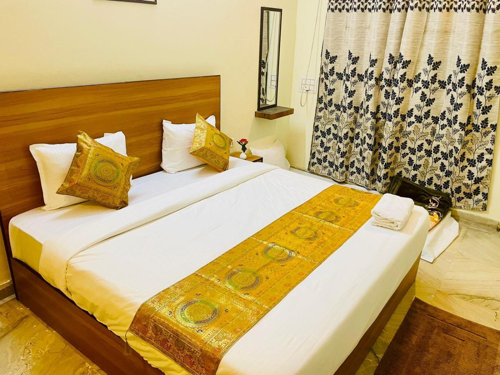 Shankar Vilaas -A Boutique Stay Forigners Choice Near Ghats And Temples 바라나시 외부 사진