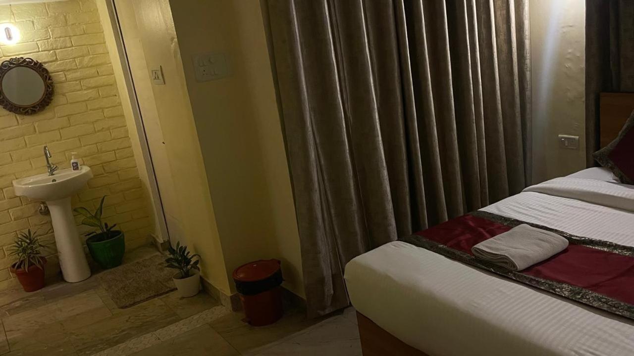 Shankar Vilaas -A Boutique Stay Forigners Choice Near Ghats And Temples 바라나시 외부 사진